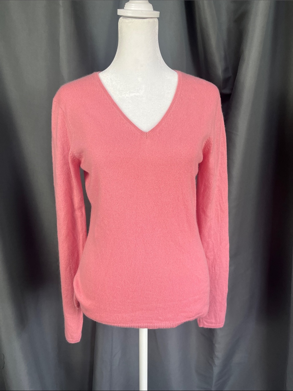Forte Cashmere V-Neck Sweater in Coral